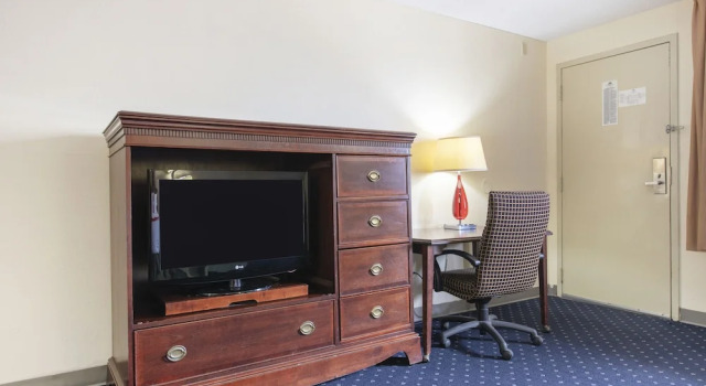Четырёхместный номер Standard OYO Hotel Tulsa International Airport