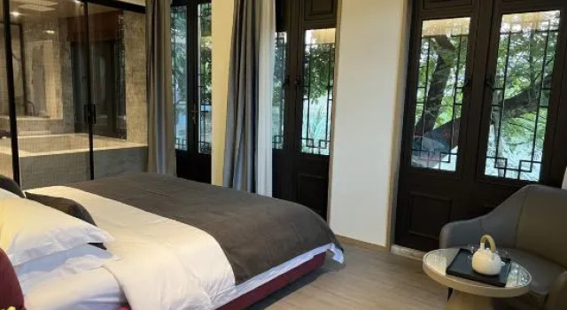 Люкс с 2 комнатами с видом на реку Jiande Man Coral Hot Spring Resort Hotel