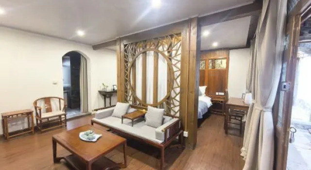 Люкс с видом на внутренний двор Lijiang Langyun Inn