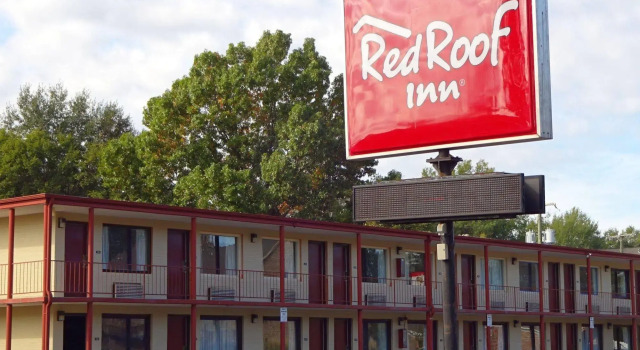 Red Roof Inn Starkville - University, Забронировать Отель Старквилл Миссисипи, рядом с Музей наследия округа Октибеха