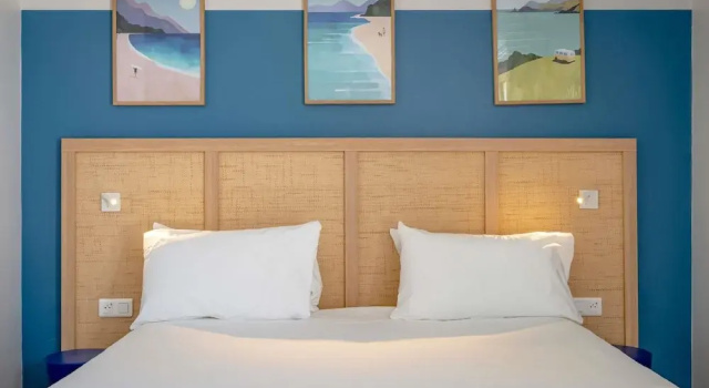 Четырёхместный семейный номер Standard с видом на море ibis Styles Biarritz Plage