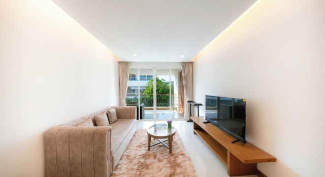 Люкс с балконом и с видом на бассейн The Pelican Residence & Suites Krabi