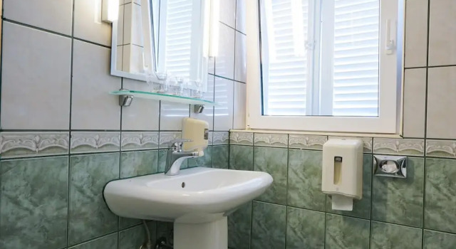 Четырёхместный семейный номер Standard с балконом и с частичным видом на море Hotel Belvedere