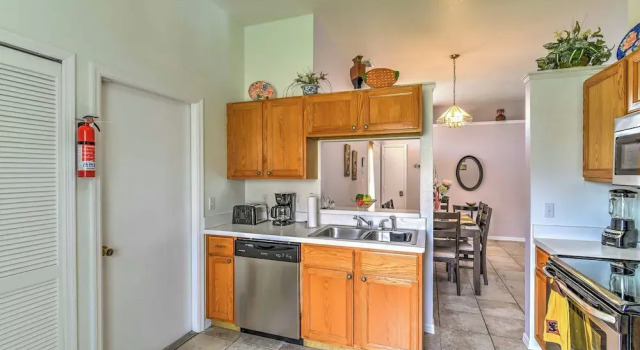 Коттедж Kissimmee Retreat w/ Pool: Near Disney & Golf!