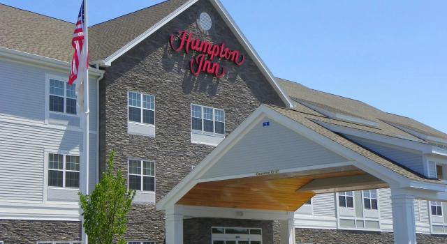 Кровать в общем номере Hampton Inn Ellsworth