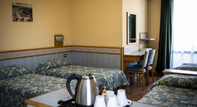 Четырёхместный номер Standard с балконом Hotel Route 9