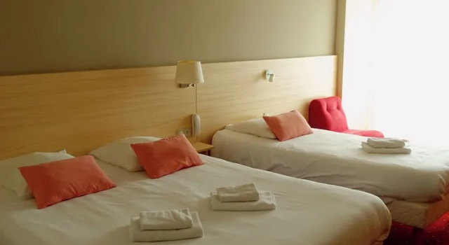Трёхместный номер Premium Logis Hôtel Breiz Armor