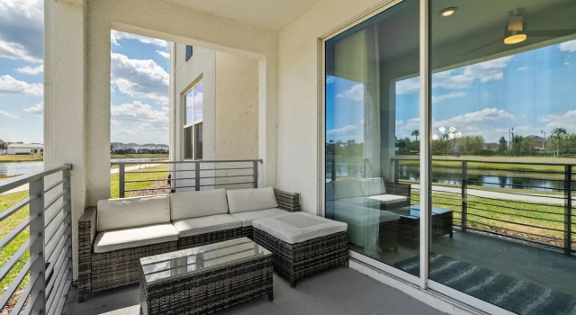 Апартаменты Cozy Stylish 2BR Condo Prime Storey Lake Spot
