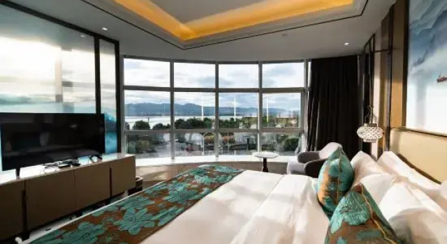 Люкс Business с видом на озеро Kunming Lake View Hotel