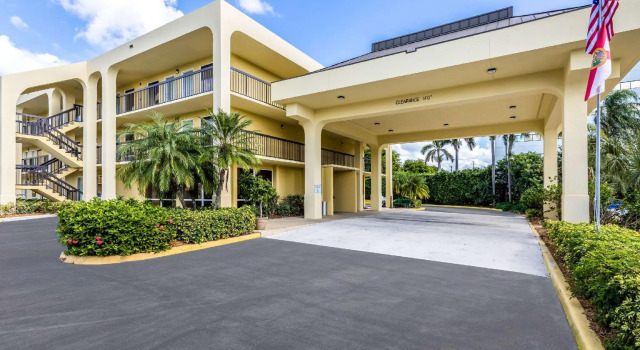 Номер Standard Quality Inn Palm Beach International Airport