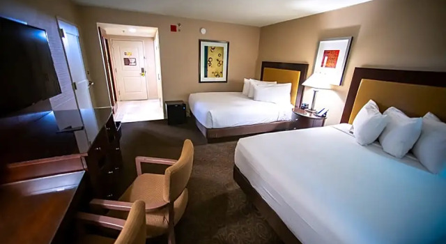 Номер Deluxe Gold Strike Casino Resort