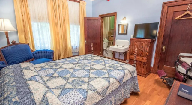Семейный люкс с 2 комнатами The Edgewater Hotel