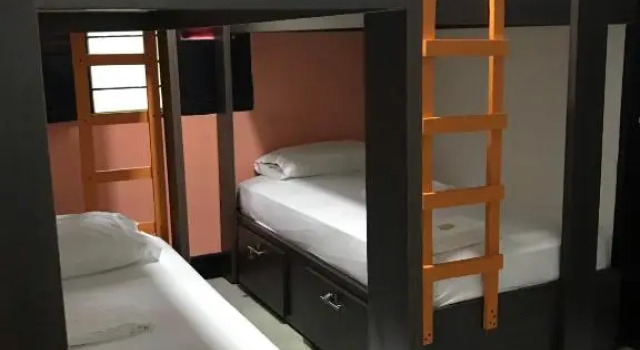 Кровать в общем номере La Quinta Bacana