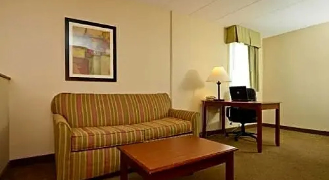 Четырёхместный номер Standard Pine Lake Resort and Banquets