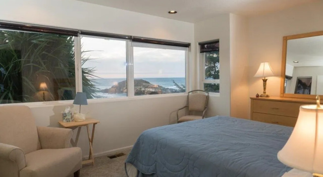 Pirate's Cove, Book Hotel Depoe Bay Oregon Coast