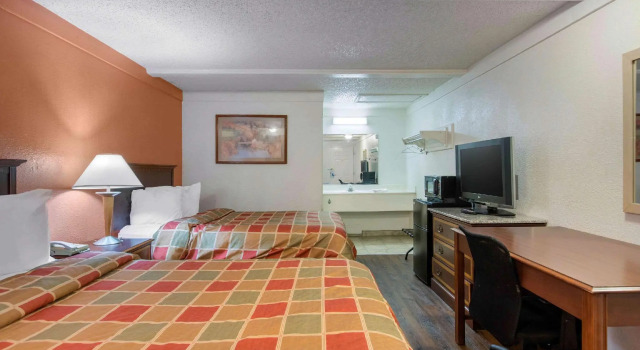 Четырёхместный номер Standard Rodeway Inn Auburn Hills - Detroit