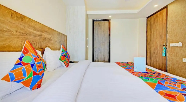Номер Deluxe FabHotel Soft Petals Near Millennium City Centre Gurugram