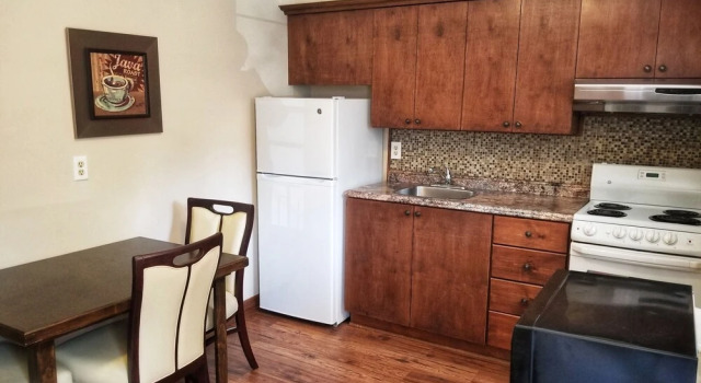 Люкс c 1 комнатой с видом на озеро Pinedale Inn
