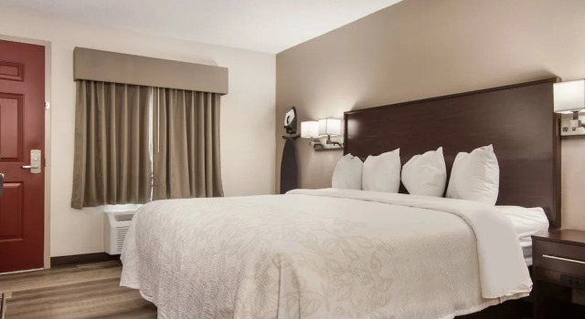 Номер Standard Red Roof Inn PLUS & Suites Erie