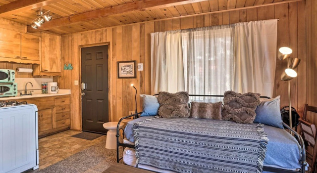 Peaceful Cozy Cabin ~ 3 Mi to Big Bear Lake!, Забронировать Дом для отпуска Биг-Бэар-Сити San Bernardino Mountains