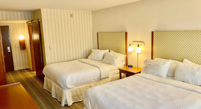 Четырёхместный номер Standard Holiday Inn Express Columbus Airport Easton