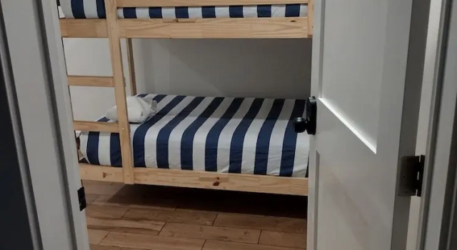 Коттедж с балконом и с видом на горы Amachen Cabin - Pet & Family Friendly - Woof Woof!