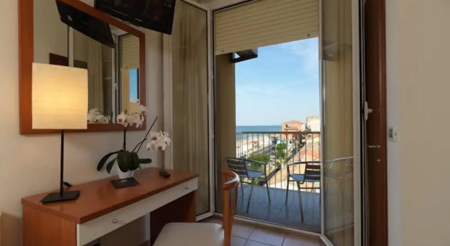 Трёхместный номер Standard с видом на море Hotel Florence