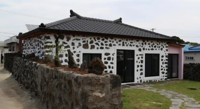 Damtteurak House