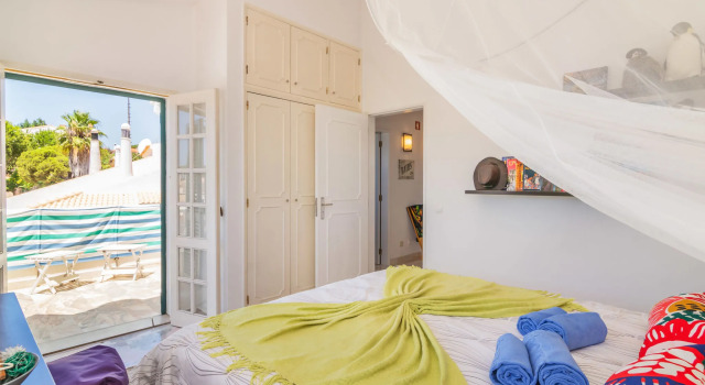 Holiday Home Casa Roberts, Rezerwuj Dom wakacyjny Hotele w Algarve z parkingiem, Parking