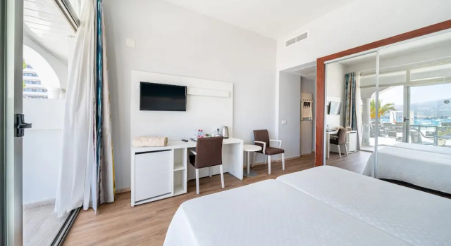 Chill Out Double room with balcony and with sea view Seramar Hotel Comodoro Playa