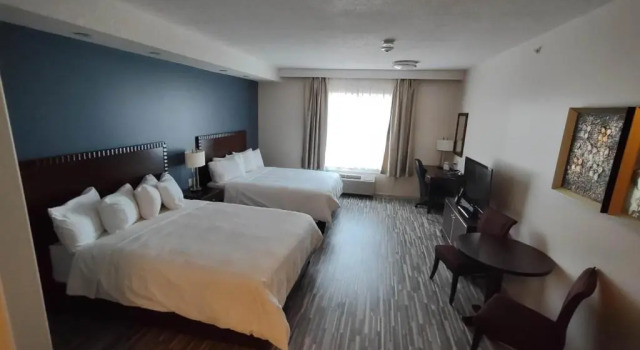 Двухместный номер Standard Days Inn & Suites by Wyndham Fort Saskatchewan