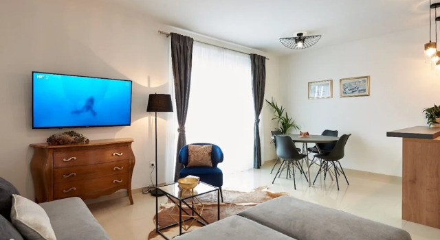 Enticing Holiday Home in Trogir near Sea Beach, Забронировать Отель Отели Трогир 3 звезды, рядом с Church of St. Barbara, 3*