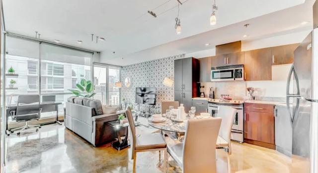 Stylish 2BR Condo Near Stampede Urban Retreat, Rezervați Apartament Calgary Calgary Region, aproape de Reader Rock Garden