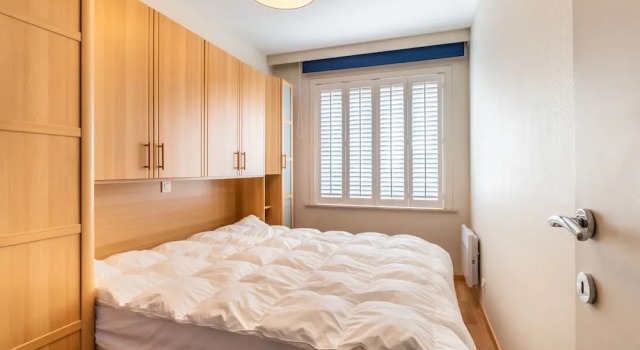 Apartment by Zeedijk With Sea View