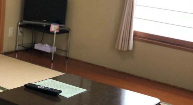 Kusatsu-Onsen Pension Mitomo, Забронировать Отель Отели Кусацу с парковкой, рядом с Лыжный курорт Кусацу Онсэн, Парковка