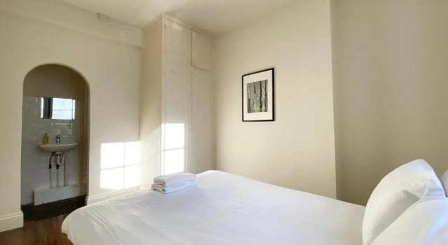 Stylish Maisonette and studio in Victoria