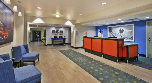 Hampton Inn & Suites - Elyria, Buchen Sie Hotel Elyria Ohio