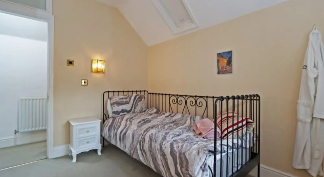 Compton House Snug