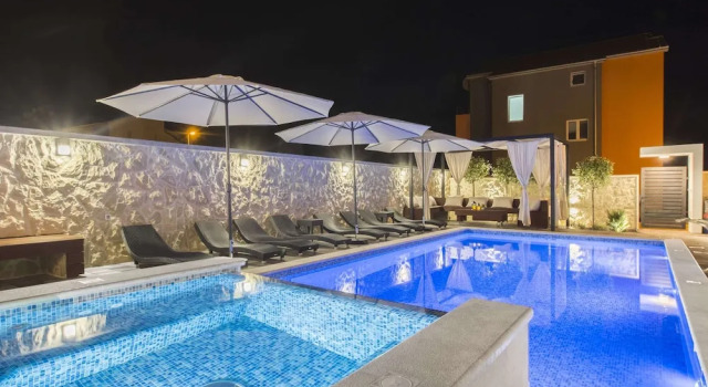 Вилла Grebastica Poolside Villa