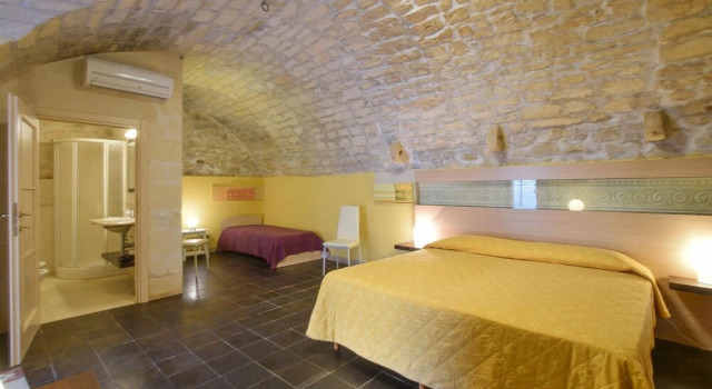Amazing Home in Ragusa With 4 Bedrooms, Wifi and Outdoor Swimming Pool, Book Hotel Hotels in Sicily with a Pool, Swimming Pool