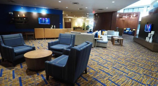 Кровать в общем номере Columbus Hilliard Hotel