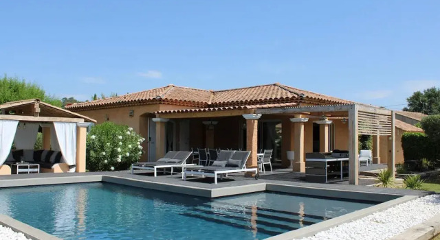 Коттедж Holiday Home With Large Garden and Pool