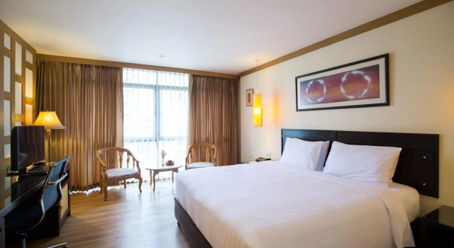 Номер Deluxe The Tarntawan Hotel Surawong Bangkok