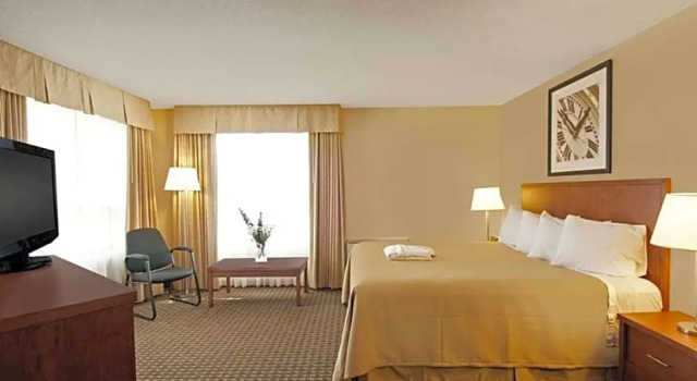 Dvoulůžkový s manželskou postelí Apartmá Travelodge Airport North Bay