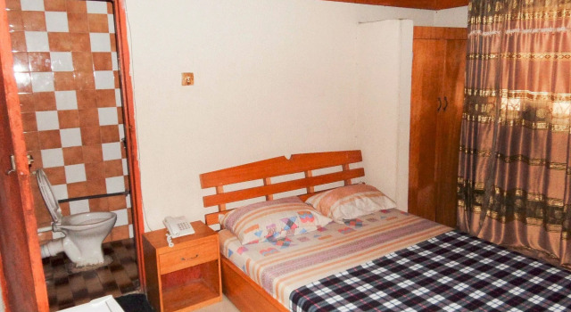 Deke Hotel and Suites