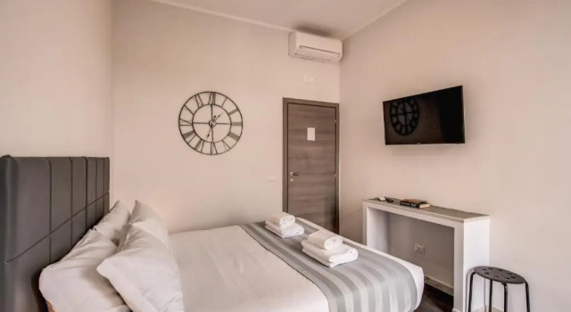 Трёхместный номер Standard с балконом Floor 6 Boutique Rooms by DOT Suites