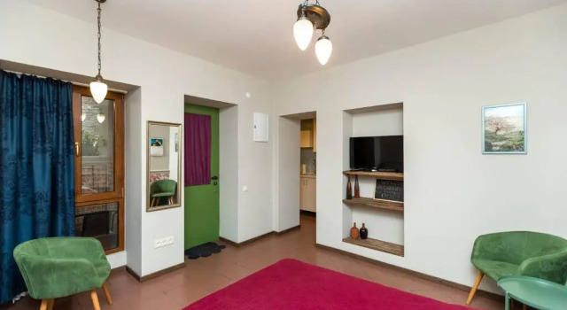 ?Cozy and Stylish 1BR apt. Near Rustaveli Avenue?, Забронировать Отель Вера Тбилиси, рядом с Tеатр имени Марджанишвили