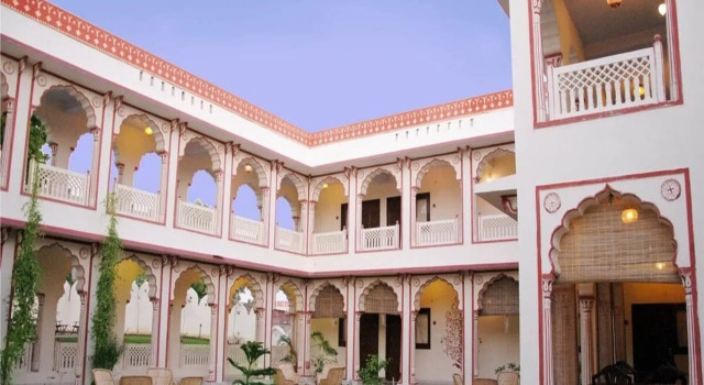 WelcomHeritage Hotel Sirsi Haveli, Забронировать Отель Отели штата Раджастхана с парковкой, Парковка