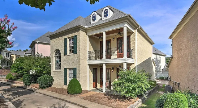 Апартаменты Large, Elegant Home u003c 2 Miles to Ole Miss