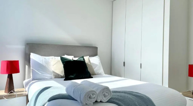 Апартаменты Readyset Apartments on Bouverie